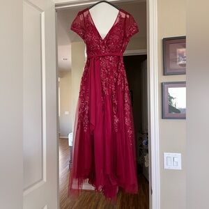 Elegant Red Lace Evening Dress